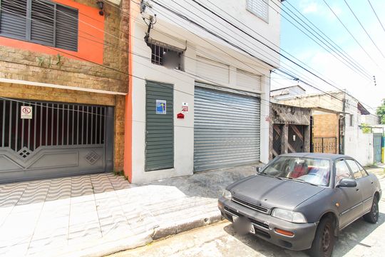 Fachada de casa para alugar com 1 quarto, 19m² em Vila Carmosina, São Paulo