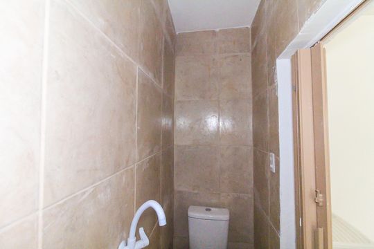 Banheiro de casa para alugar com 1 quarto, 19m² em Vila Carmosina, São Paulo