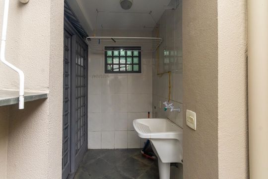 Área de Serviço de casa para alugar com 4 quartos, 270m² em Vila Esperança, São Paulo