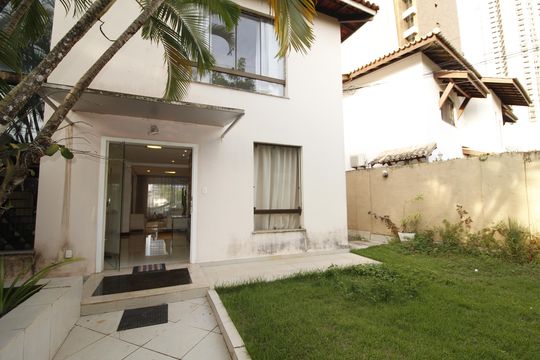 Entrada da casa de casa para alugar com 5 quartos, 449m² em Pituba, Salvador