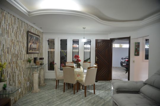 Sala de casa para alugar com 3 quartos, 195m² em Parque Erasmo Assunção, Santo André