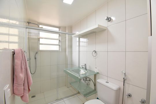 Banheiro 2 de apartamento à venda com 3 quartos, 120m² em Alto da Glória, Curitiba
