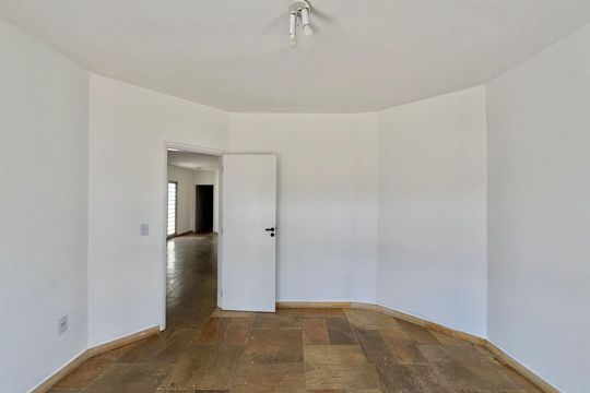 Sala 2 de casa para alugar com 3 quartos, 238m² em Jardim Sao Carlos, Campinas