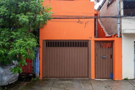 Fachada de casa à venda com 3 quartos, 90m² em Conceição, Diadema