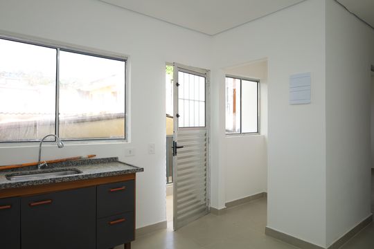 Cozinha de apartamento para alugar com 1 quarto, 48m² em Cidade Tiradentes, São Paulo