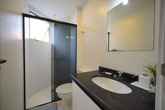 Banheiro de apartamento para alugar com 1 quarto, 47m² em Cachoeira do Bom Jesus, Florianópolis