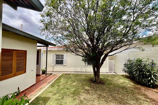 Quintal de casa à venda com 3 quartos, 250m² em Jardim Guanabara, Campinas