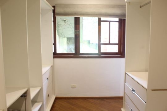 Casa de Condomínio para alugar com 3 quartos, 750m² em Vila Santo Antônio, Cotia