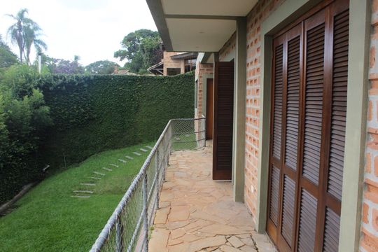 Varanda de casa de condomínio para alugar com 3 quartos, 750m² em Vila Santo Antônio, Cotia