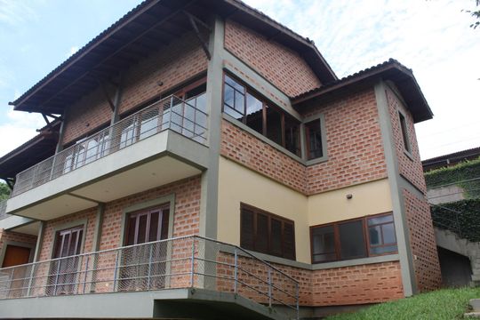 Fachada de casa de condomínio para alugar com 3 quartos, 750m² em Vila Santo Antônio, Cotia