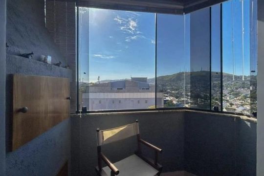 Varanda de apartamento à venda com 1 quarto, 45m² em Santo Antônio, Porto Alegre