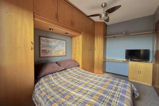 Quarto de apartamento à venda com 1 quarto, 45m² em Santo Antônio, Porto Alegre