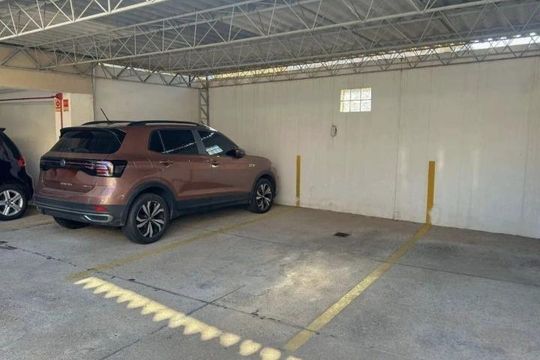 Garagem de apartamento à venda com 1 quarto, 45m² em Santo Antônio, Porto Alegre