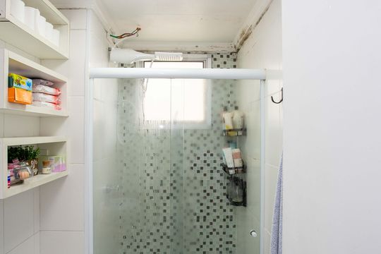 Banheiro de apartamento à venda com 3 quartos, 58m² em Centro, Diadema