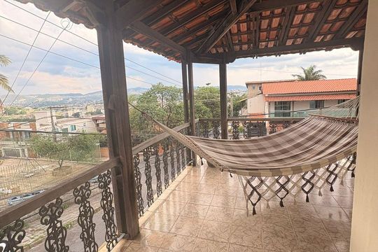 Casa à venda com 4 quartos, 260m² em Camargos, Belo Horizonte