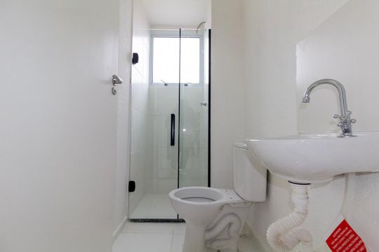 Banheiro de apartamento para alugar com 2 quartos, 43m² em Penha de França, São Paulo
