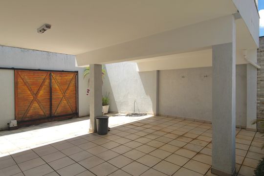 Garagem de casa à venda com 5 quartos, 415m² em Copacabana, Belo Horizonte