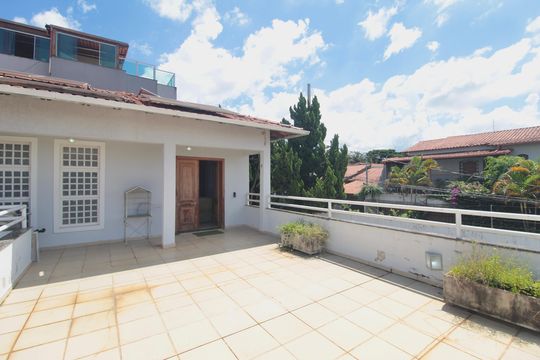 Varanda de casa à venda com 5 quartos, 415m² em Copacabana, Belo Horizonte