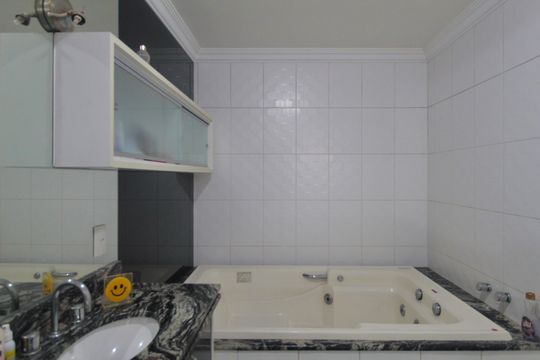 Banheiro da Suite 1 de casa à venda com 5 quartos, 415m² em Copacabana, Belo Horizonte