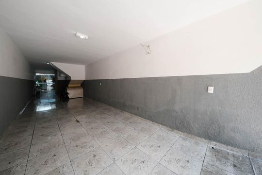 Garagem de casa à venda com 3 quartos, 160m² em Cidade Antônio Estêvão de Carvalho, São Paulo