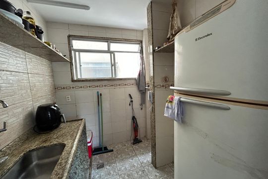 Cozinha de apartamento à venda com 2 quartos, 45m² em Tomás Coelho, Rio de Janeiro