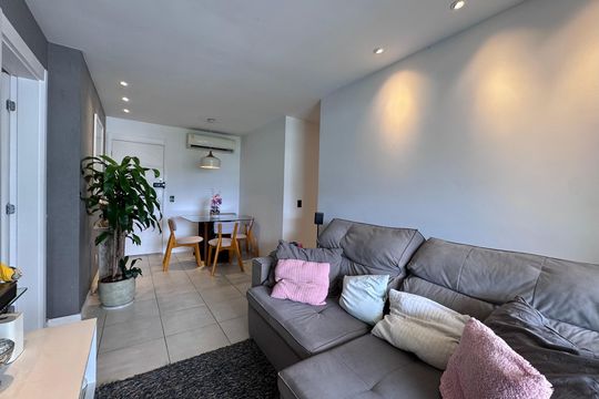 Sala de apartamento para alugar com 2 quartos, 84m² em Barra da Tijuca, Rio de Janeiro