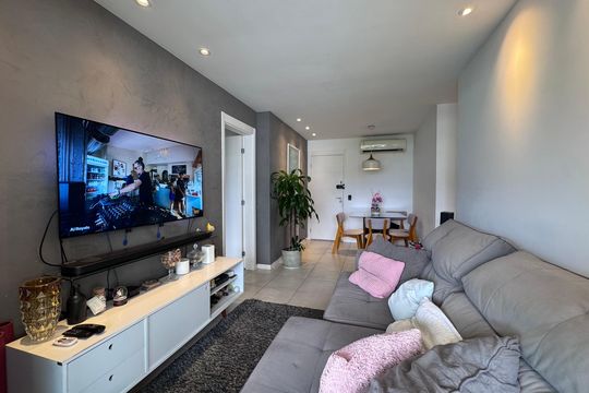Sala de apartamento para alugar com 2 quartos, 84m² em Barra da Tijuca, Rio de Janeiro