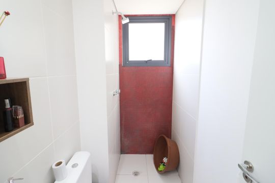 Banheiro de apartamento à venda com 2 quartos, 43m² em Centro, Osasco