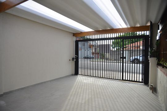 Garagem de casa à venda com 2 quartos, 118m² em Vila Assunção, Santo André