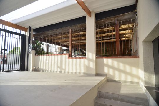 Garagem de casa à venda com 2 quartos, 118m² em Vila Assunção, Santo André