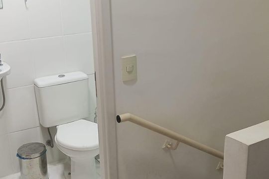 Banheiro de casa de condomínio à venda com 3 quartos, 84m² em Vargem Pequena, Rio de Janeiro