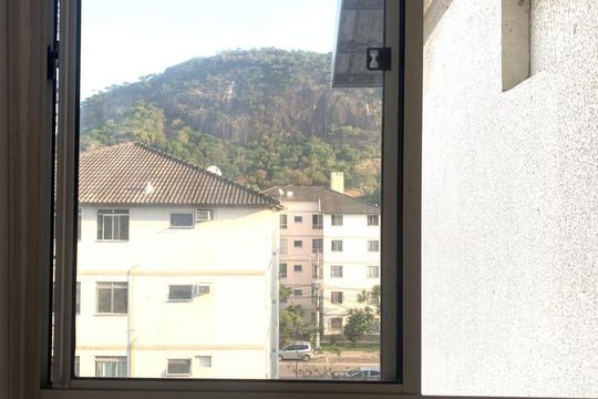 Vista de casa de condomínio para alugar com 2 quartos, 45m² em Anil, Rio de Janeiro