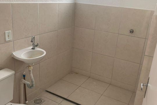 Banheiro de casa de condomínio para alugar com 2 quartos, 45m² em Anil, Rio de Janeiro