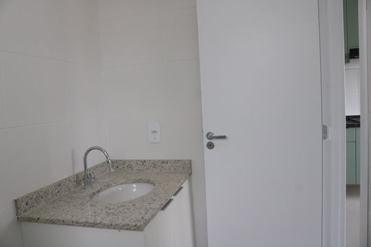 Banheiro de apartamento à venda com 1 quarto, 24m² em Pompeia, São Paulo