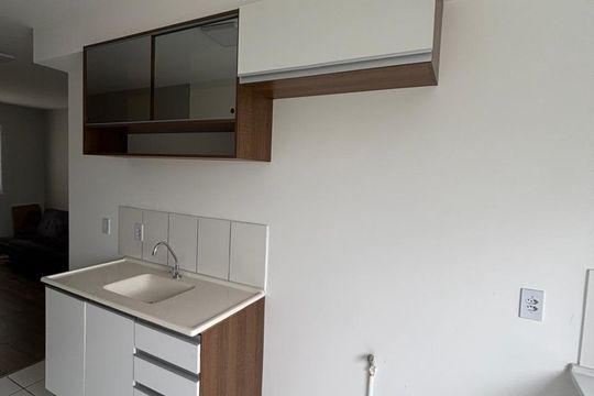 Cozinha de apartamento para alugar com 2 quartos, 48m² em Jardim da Laranjeira (zona Leste), São Paulo
