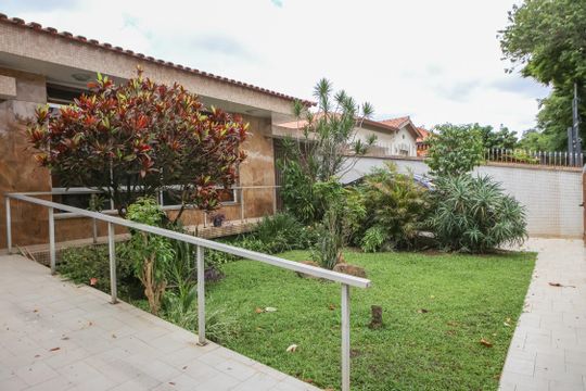Jardim de casa à venda com 5 quartos, 500m² em Lapa, São Paulo