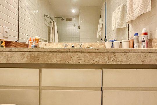 Banheiro social de apartamento para alugar com 4 quartos, 187m² em Gávea, Rio de Janeiro