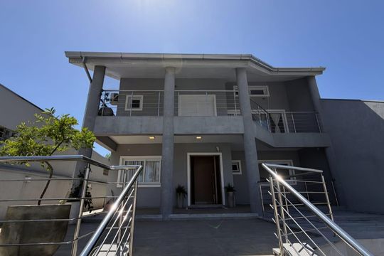 Fachada de casa para alugar com 4 quartos, 468m² em Igara, Canoas