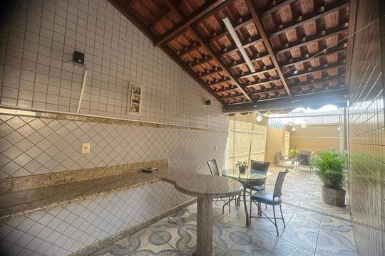 Apartamento à venda com 3 quartos, 118m² em Barreiro, Belo Horizonte