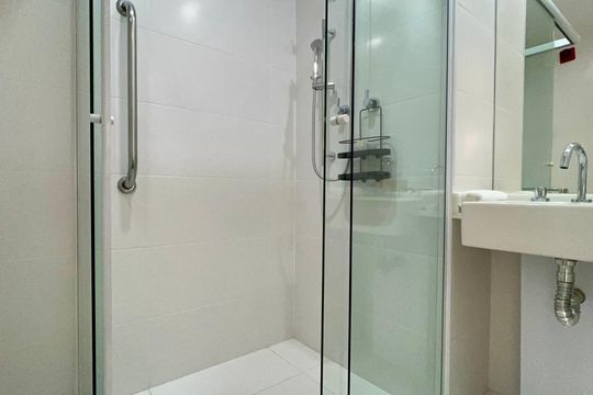 Banheiro de kitnet/studio para alugar com 1 quarto, 25m² em Pompeia, São Paulo