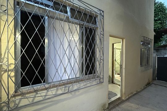 Fachada de casa à venda com 2 quartos, 108m² em Vila Valqueire, Rio de Janeiro