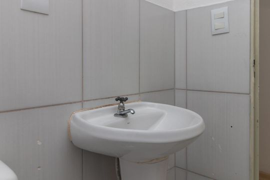Banheiro de apartamento para alugar com 1 quarto, 43m² em Santa Tereza, Porto Alegre