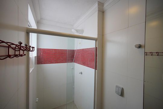 Banheiro de apartamento para alugar com 2 quartos, 116m² em Canasvieiras, Florianópolis