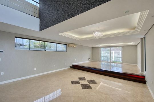 Sala de casa à venda com 5 quartos, 600m² em Espírito Santo, Porto Alegre