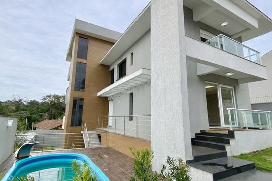 Área Externa de casa à venda com 5 quartos, 600m² em Espírito Santo, Porto Alegre