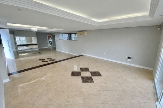 Sala de casa à venda com 5 quartos, 600m² em Espírito Santo, Porto Alegre