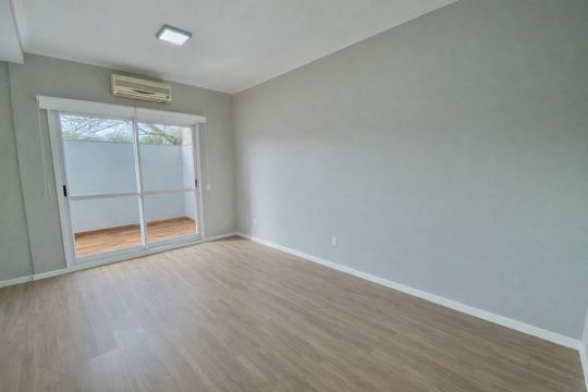 Quarto 2 de casa à venda com 5 quartos, 600m² em Espírito Santo, Porto Alegre