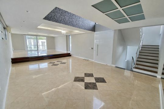 Sala  de casa à venda com 5 quartos, 600m² em Espírito Santo, Porto Alegre