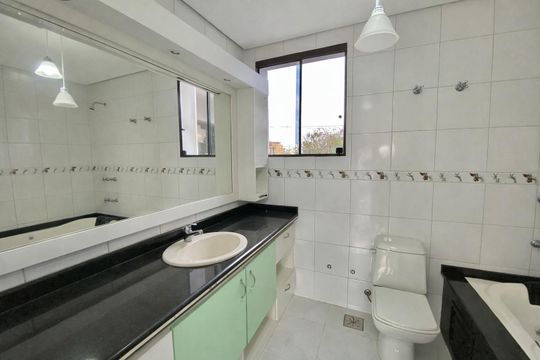 Casa à venda com 5 quartos, 600m² em Espírito Santo, Porto Alegre