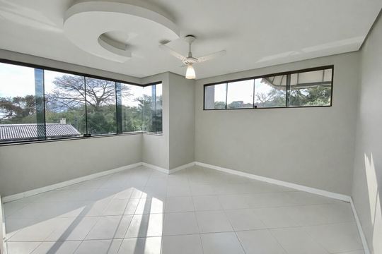 Quarto 3 de casa à venda com 5 quartos, 600m² em Espírito Santo, Porto Alegre